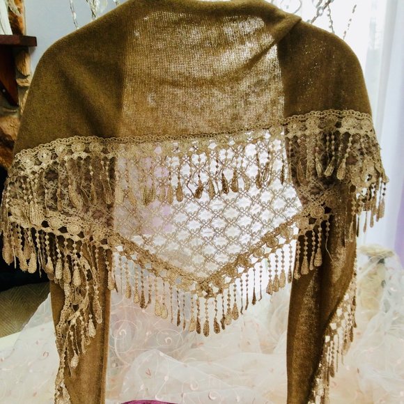 Victorian Styled Scarfs with Lace Detail - Picture 6 of 7